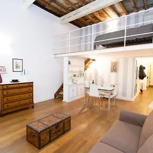 https://charming-santa-croce-loft.it-tuscanyhotel.com